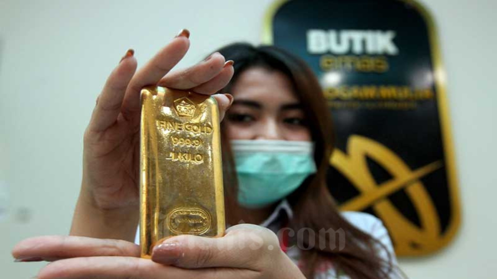 Pasokan Emas Domestik Terbatas, Bisnis Antam diuji