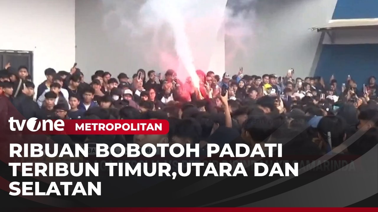 Berikan Semangat, Ribuan Bobotoh Datangi Tempat Latihan Persib | Metropolitan