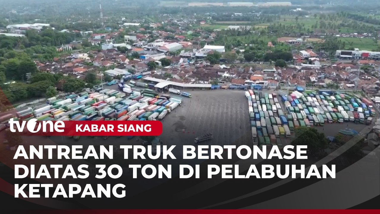 Truk Bertonase Besar Memadati Pelabuhan Ketapang | Kabar Siang