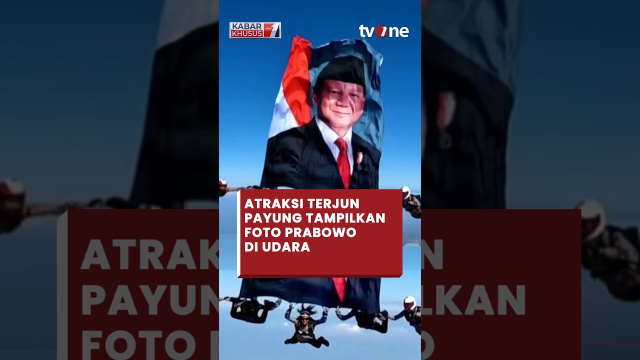 Detik-Detik Gambar Prabowo Dikibarkan di Udara | tvOne