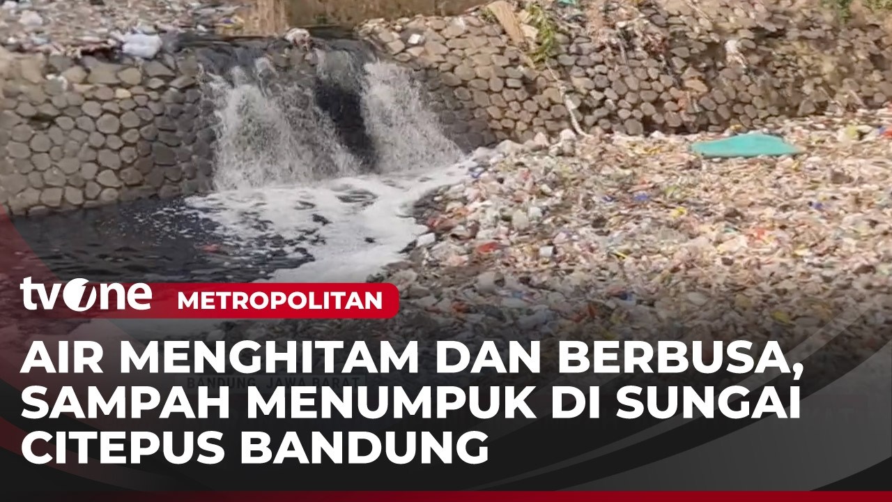 Aliran Sungai Citepus Dipenuhi Sampah dan Air Berwarna Hitam | Metropolitan